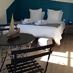 D'hotes Et De La Vieille Ecluse Bed & Breakfast 3*